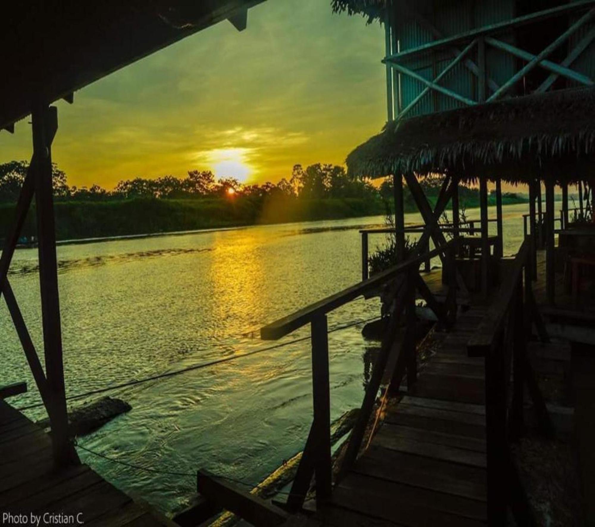 Готель Cabana Flotante Kurupira Летісія Екстер'єр фото